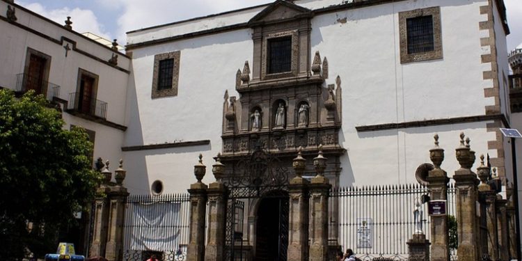 Fieles católicos abarrotan el templo de La Merced para honrar a San Judas Tadeo