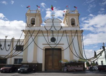 Fieles católicos celebraron este jueves la fiesta de la Candelaria que pone fin a la época navideña
