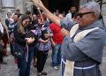 Fieles celebran a San Francisco de Asís llevando a sus mascotas a recibir bendiciones en iglesias del país