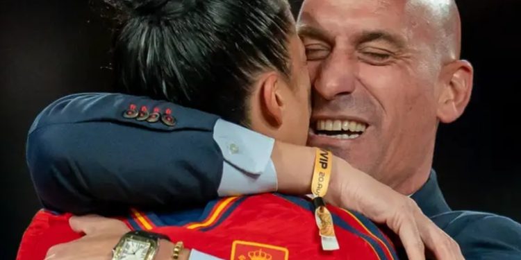 FIFA abre procedimiento contra Luis Rubiales por beso