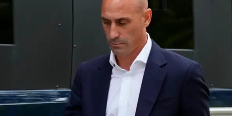 Fijan fecha para juicio contra Luis Rubiales en España