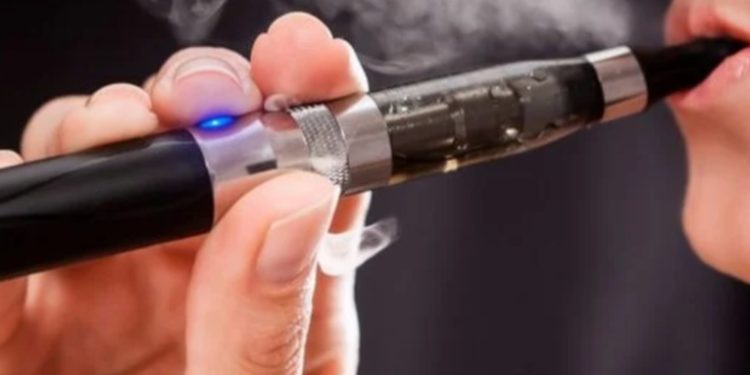 Fijan plazo a autoridades para que informen de venta de cigarrillos electrónicos a menores de edad