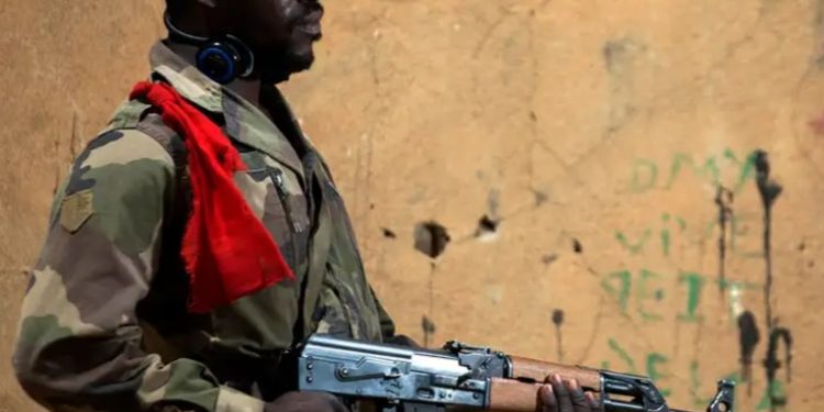 Filial de Al Qaeda lanza ataque contra la capital de Mali