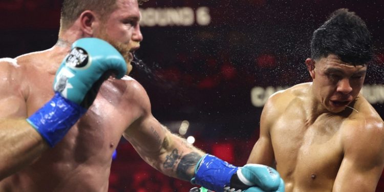 Fin al invicto de Munguía: 'Canelo' Álvarez defiende su campeonato de los supermedianos