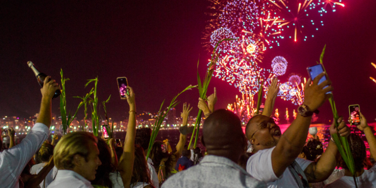 Fin de Año en medio del temor por la variante ómicron: América Latina prioriza la vacunación y aplica algunas restricciones