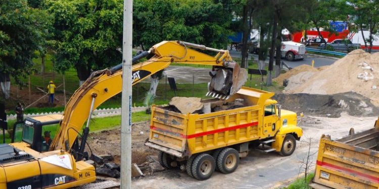 Finalizan la primera fase de trabajos de relleno de hundimiento en el kilómetro 15 de carretera al Pacifico