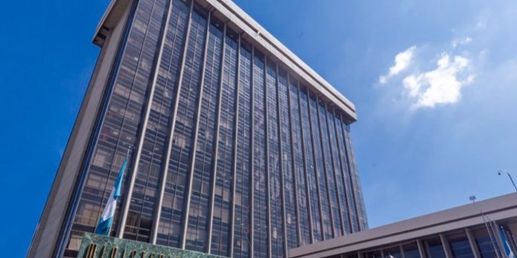 Finanzas asegura viabilidad de ampliación presupuestaria gracias a incremento en recaudación tributaria