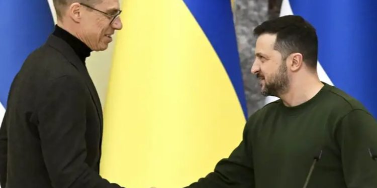 Finlandia y Ucrania firman acuerdo de seguridad a 10 años