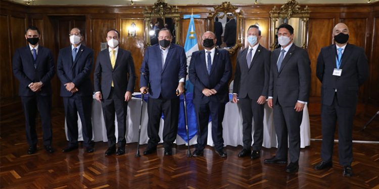 Firman convenio para atraer inversión extranjera