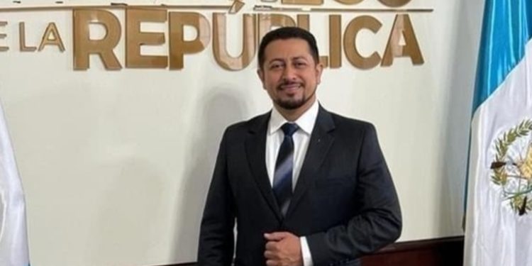 Fiscal General Consuelo Porras invita a presidente del Congreso a reunión en el Ministerio Público