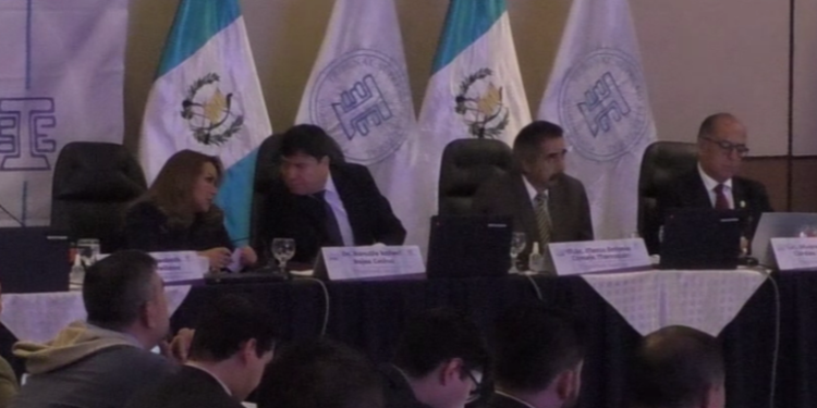 Fiscales de partidos polí­ticos dan marcha atrás y aceptan incluir nombres de candidatos a diputados