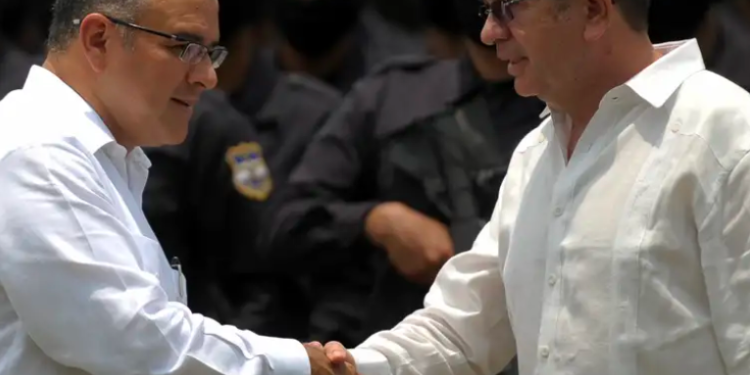 Fiscalía de El Salvador acusa a Munguía Payés de lavado