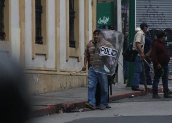 Fiscalí­a de Guatemala acusa de terrorismo a exmilitares detenidos por disturbios en el Congreso
