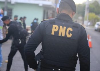 Fiscalía detiene a dos agentes de la PNC por acusaciones de secuestro