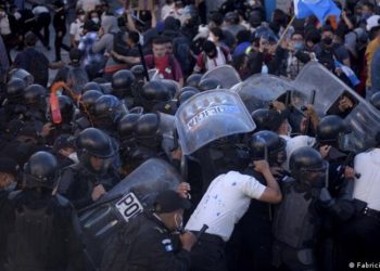 Fiscalí­a guatemalteca indaga posibles abusos de policí­as en protestas
