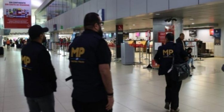 Fiscalía inspecciona Aeropuerto La Aurora por presuntas irregularidades en compras
