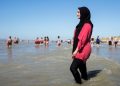 Francia confirma la prohibición del burkini en piscinas públicas