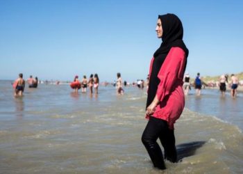 Francia confirma la prohibición del burkini en piscinas públicas