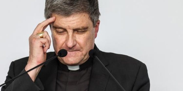 Francia: investigan a once obispos por agresiones sexuales