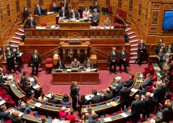 Francia: primer país en proteger el aborto en Constitución
