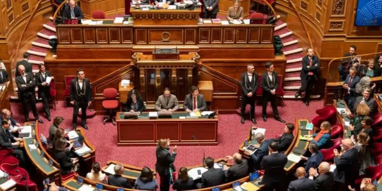 Francia: primer país en proteger el aborto en Constitución