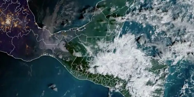 Frente frío traerá bajas temperaturas y lluvias a varias regiones del país, advierte Insivumeh