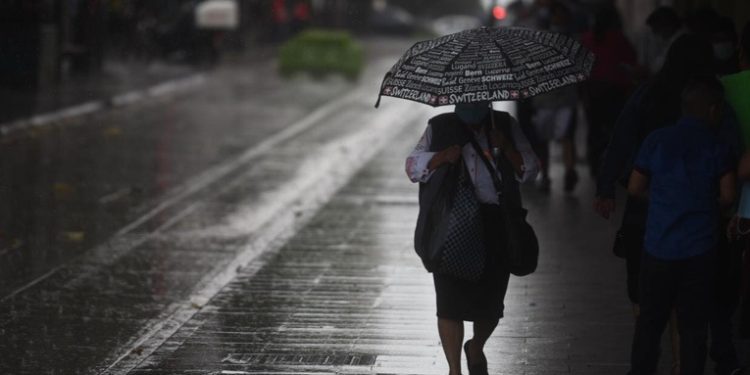 Frente frío y Onda del Este traerán bajas temperaturas y lluvias al país este fin de semana