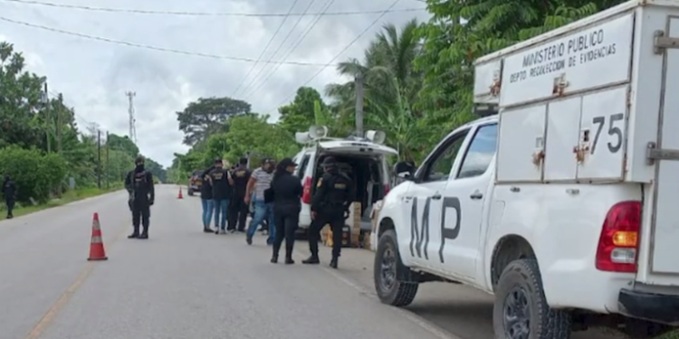 Fuerte suma de quetzales y de dólares en efectivo han sido incautados en Sololá y Alta Verapaz