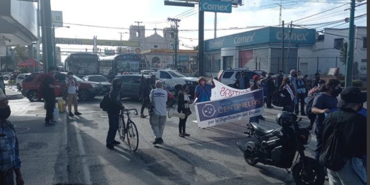 Fuerte tránsito en Calle Martí­n por bloqueos en carreteras