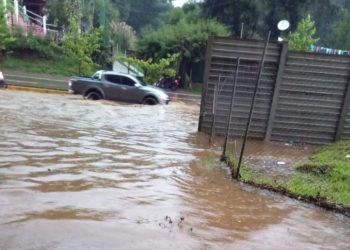 Fuertes lluvias provocan crecidas en 8 ríos del oriente y la costa sur de Guatemala
