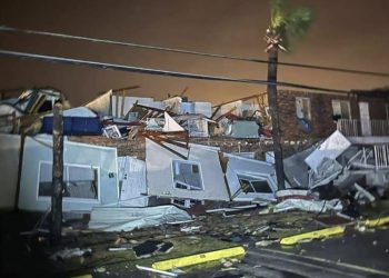 Fuertes tormentas eléctricas y tornados azotan el sur de EE.UU. causando varias muertes y daños