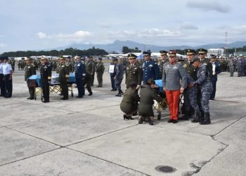 Fuerzas Armadas despiden a oficiales muertos en accidente de helicóptero en Quiché