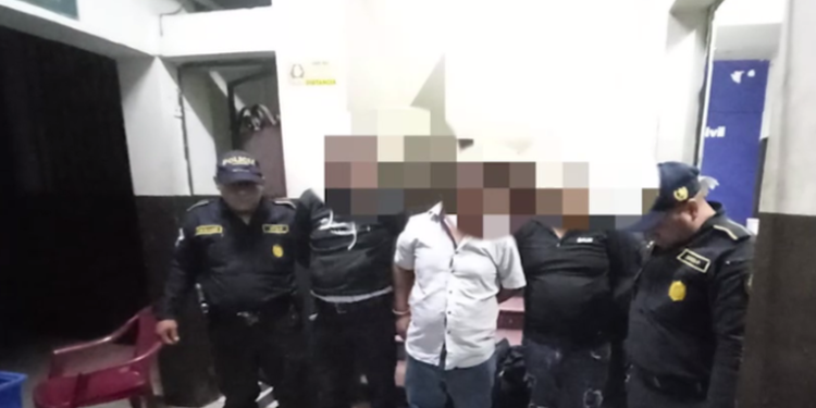 Fuerzas de seguridad capturan a coyotes que transportaban a 139 migrantes