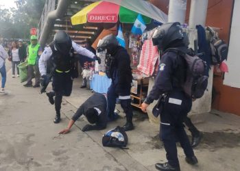 Fuerzas de seguridad capturan a dos presuntos asaltantes en Mixco, sumando un Total de 4 detenciones