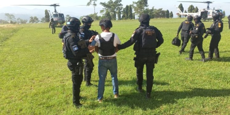 Fuerzas de seguridad capturan a una de las 100 personas mas buscadas en Guatemala