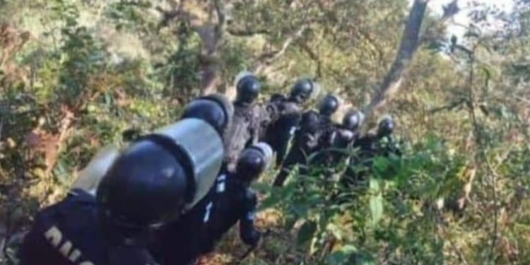 Fuerzas de seguridad desalojan una finca y deja como saldo un muerto y 5 heridos