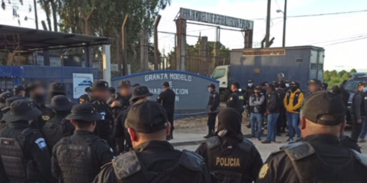 Fuerzas de seguridad encuentran teléfonos y objetos prohibidos durante requisa en Pavón