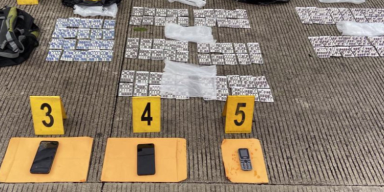 Fuerzas de seguridad incautan a un hombre con 1,800 capsulas con cocaí­na