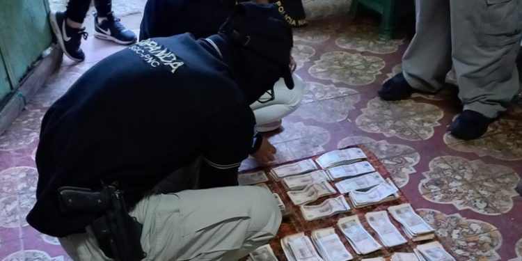 Fuerzas de seguridad localizan al menos Q100 mil en allanamientos