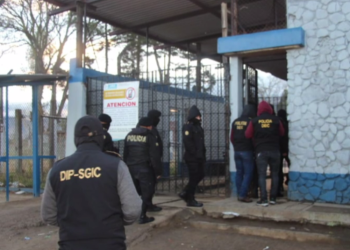 Fuerzas de seguridad realizan requisas en cárceles de Quetzaltenango
