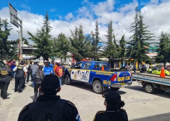 Fuerzas de seguridad se enfrentan a manifestantes que bloqueaban carretera en Quetzaltenango