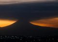 Fumarolas del volcán Popocatépetl afectan vuelos en México