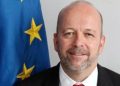 Funcionarios de la UE y EE. UU. expresan preocupación por la estabilidad política en el país