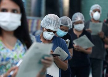 Funcionarios se aprovechan de sus cargos para recibir vacuna contra el Covid-10 en Perú