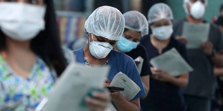 Funcionarios se aprovechan de sus cargos para recibir vacuna contra el Covid-10 en Perú