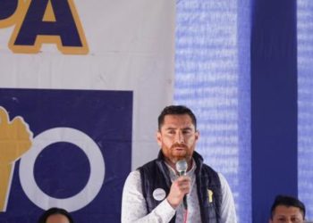 Futbolista activo es proclamado como candidato a alcalde para ''Cambio''