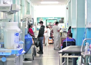 Garantizan suministros para el sistema nacional de salud que se encuentra en alerta roja