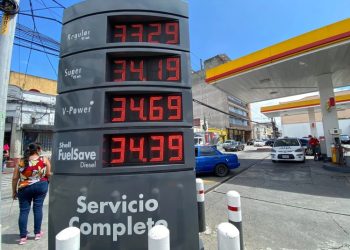 Gasolinas y diésel suben entre Q0.50 y Q0.80 por galón desde el 1 de abril