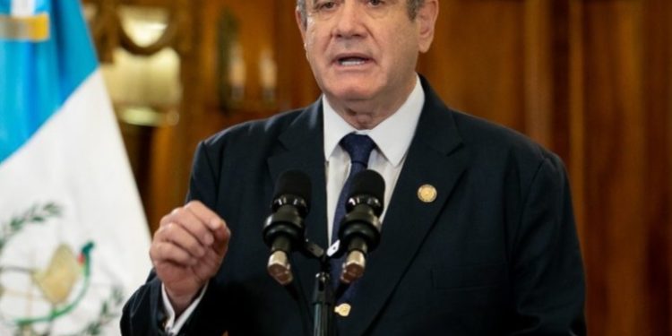 Giammattei enfrentó el cáncer sin que la población lo supiera