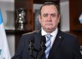 Giammattei incita a los adultos mayores a vacunarse